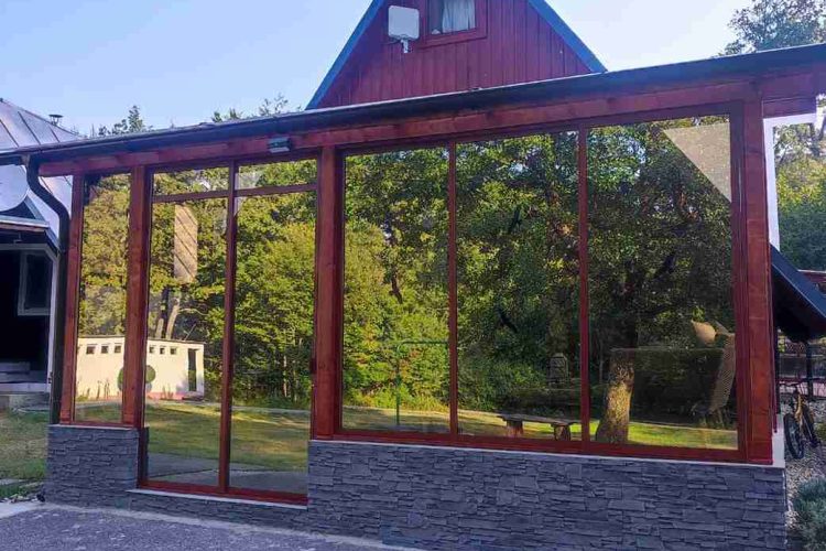 Posuvné zasklenie terasy s drevenou konštrukciou, hormax