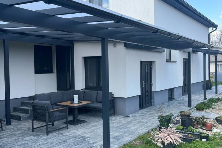 Prístreškok na terasu z hliníka, antracitový s krytinou LEXAN,hormax