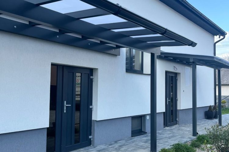 Prístreškok na terasu z hliníka, antracitový s krytinou LEXAN,hormax