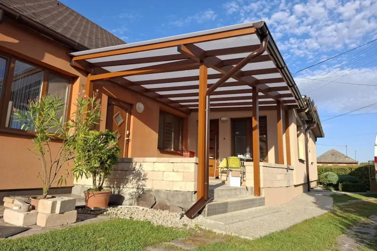 Hliníková pergola Komárovce pri rodinnom dome,hormax