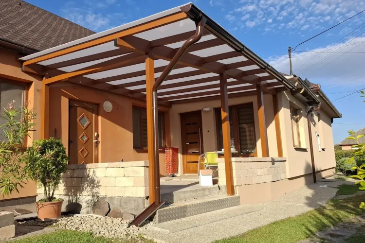 Pergola na terasu Komárovce s krytinou Lexan opál