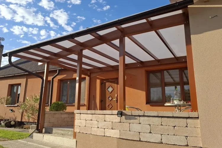 Pergola na terasu Komárovce s hliníkovou konštrukciou RAL 8003