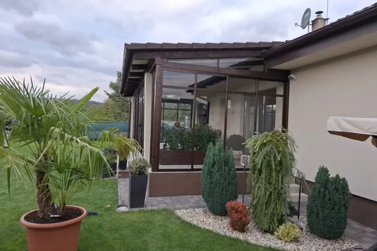 Zasklenie terasy Petrovany pohľad z boku