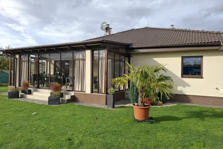 Moderné zasklenie terasy Petrovany ako zimná záhrada