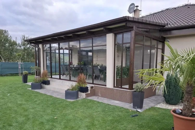 Zasklenie terasy Petrovany – posuvný rámový systém