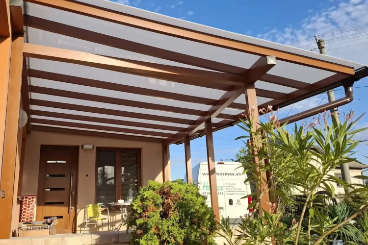 Hliníková pergola Komárovce pri rodinnom dome